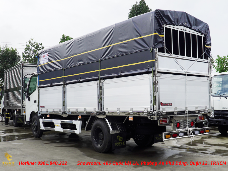 xe-tai-hino-300-5-tan-mui-bat-4