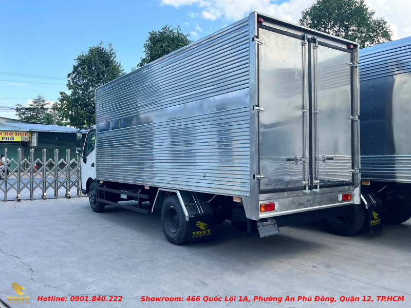 xe-tai-hino-300-thung-kin-5