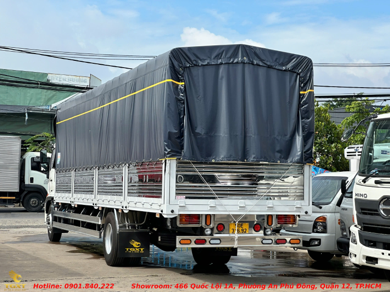 xe-tai-hino-8-tan-thung-10m-mui-bat-4