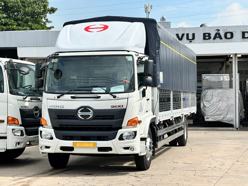 xe-tai-hino-8-tan-thung-10m-mui-bat-1