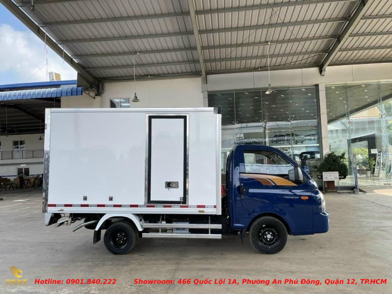 xe-tai-h150-thung-kin-composite