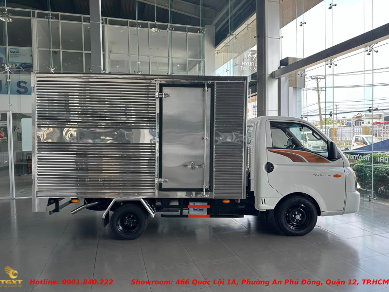 xe-tai-h150-1t5-thung-kin-2