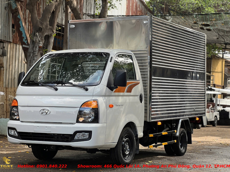 xe-tai-h150-1t5-thung-kin-1
