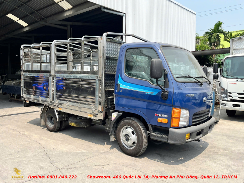 xe-tai-hyundai-2t5-thung-bat-1