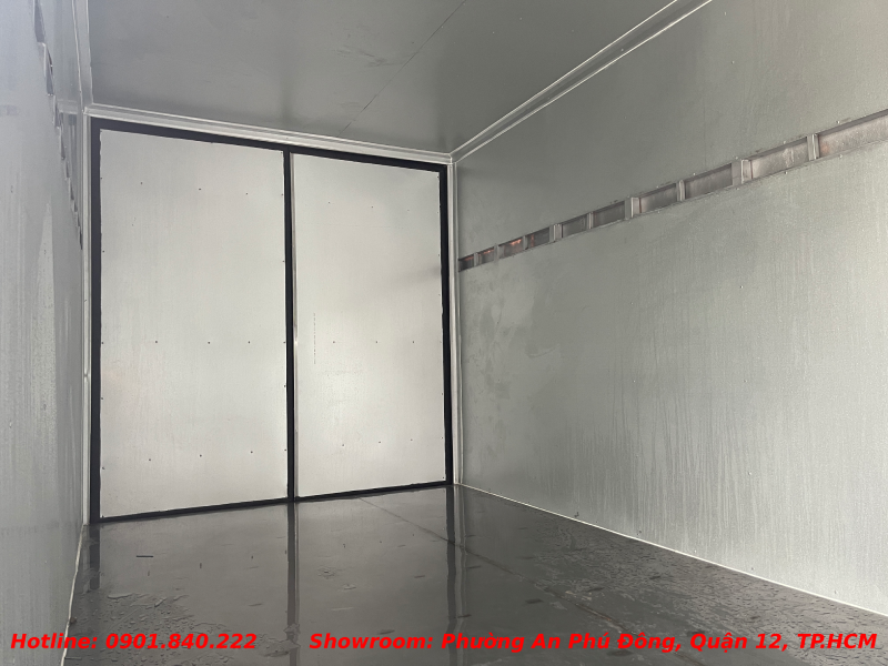 xe-tai-isuzu-qkr210-thung-kin-composite-3