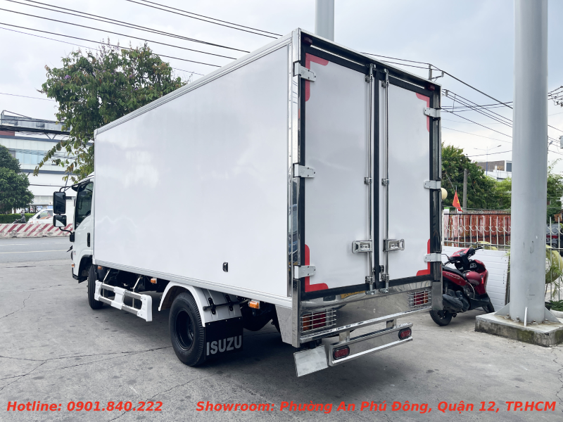 xe-tai-isuzu-qkr210-thung-kin-composite-2