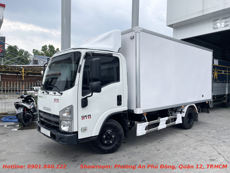 xe-tai-isuzu-qkr210-thung-kin-composite-1