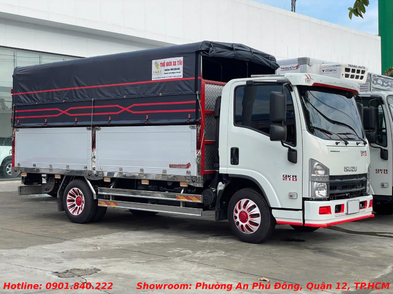 xe-tai-isuzu-qkr-210-thung-mui-bat-1