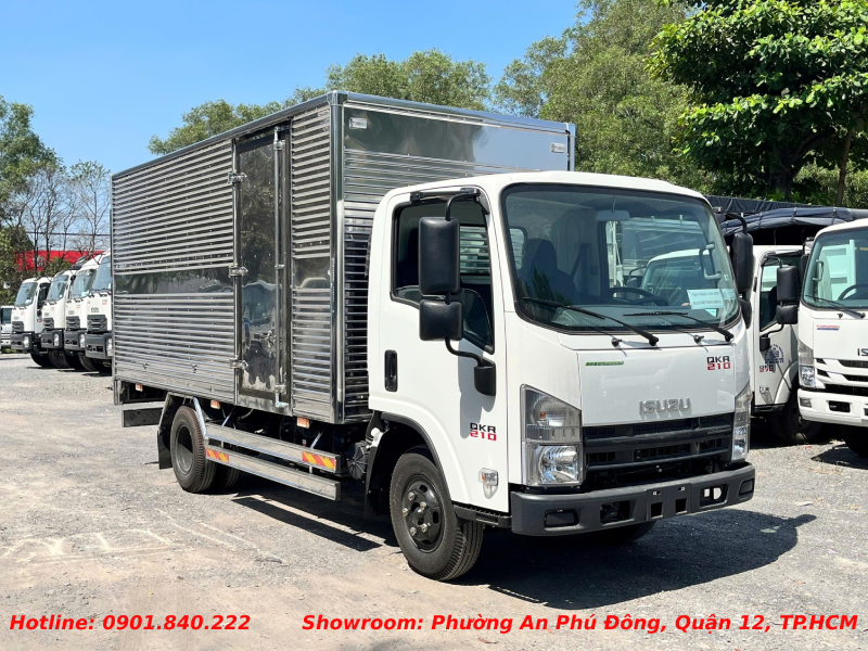 xe-tai-isuzu-1t9-thung-kin-1