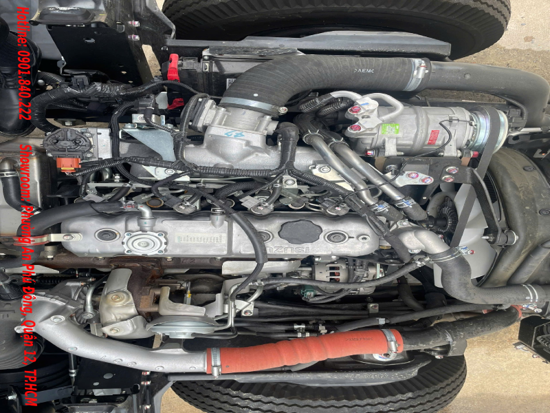 xe-tai-isuzu-1t9-thung-kin-3