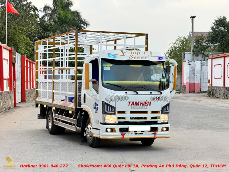 xe-tai-isuzu-qkr-270-thung-cho-gia-cam