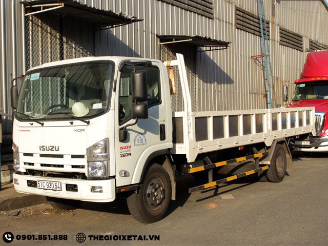 Xe tải Isuzu 5.2 tấn thùng lửng NQR75M thùng dài 6.1m