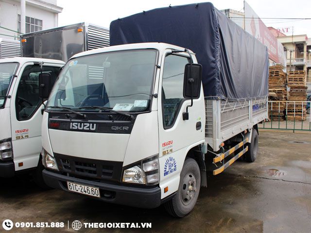 Xe tải Isuzu QKR55F thùng bạt bửng nâng 900kg