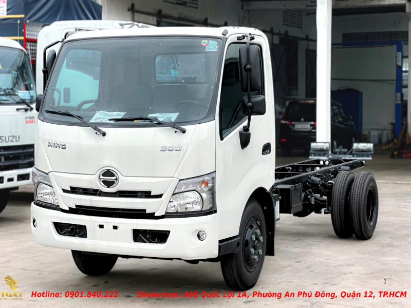 xe-tai-hino-300-thung-kin-3
