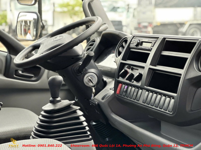 xe-tai-hino-2t5-thung-mui-bat-3