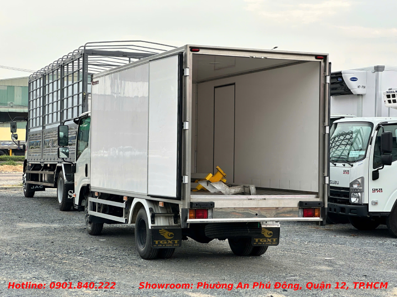 xe-tai-isuzu-1t9-thung-composite-do-foam-3