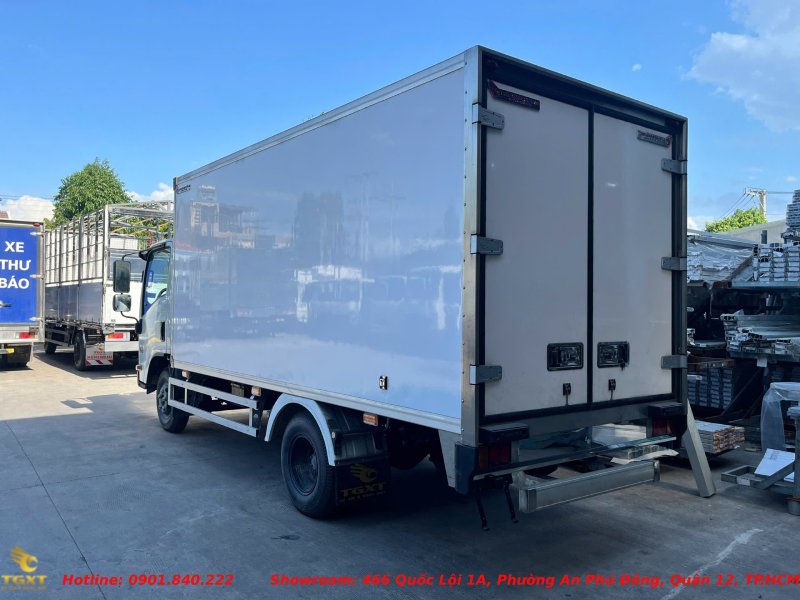 xe-tai-qkr-270-thung-composite